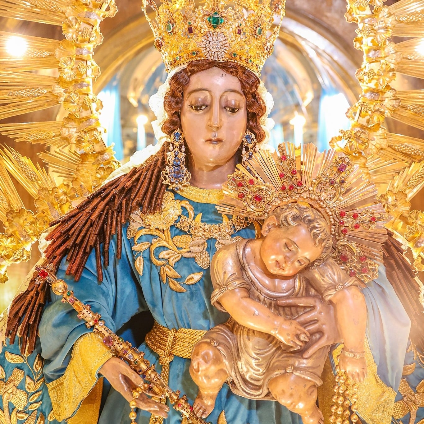 Madre Virgen del Rosario